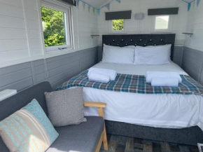 Estuary View - Cosy Shepherds Hut